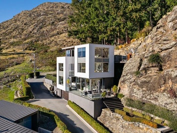 Lakeview Architectural Elegance