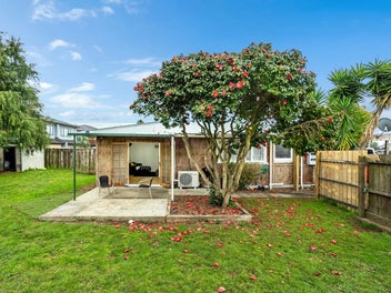 Charming Papakura Hideaway