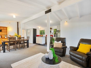 Comfort, Private & Secure in the heart of Waikanae