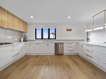 Luxurious Living on 7.2 HA