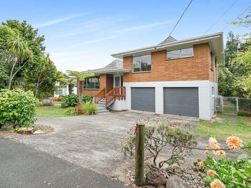 Private And Substantial In Hillcrest!