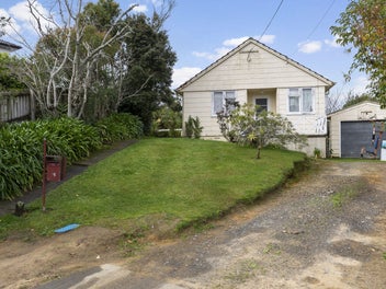Freehold Property, Huge Potential–Prime Location!