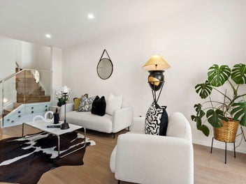 REMUERA – Brand New & Freehold - Family Living