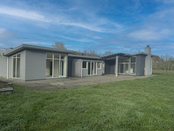 SIZE MATTERS - 260M2! – FOR REMOVAL/SALE – HHR263