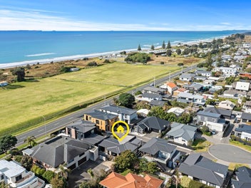 Dual Living, so close to the beach!