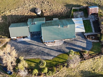 Rural retreat - Right on the edge of town!