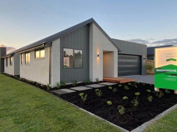 YOUR CHANCE TO PURCHASE SHOWHOME_EXECUTIVE STYLING