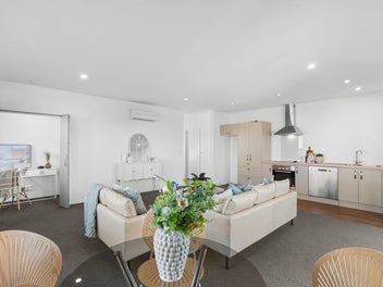 Sunny & Smart in Addington - Must Sell!