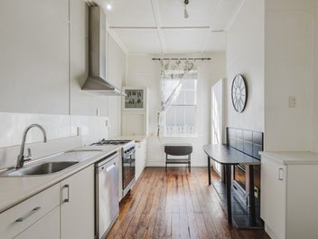 CHARMING CHARACTER VILLA IN THE HEART OF THE CBD