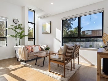 Bright, Spacious & Convenient