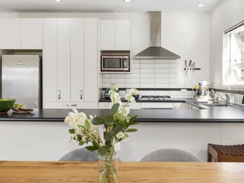 SUN, SPACE, CONVENIENCE - EASY LIVING
