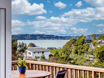 Live The Location, Love The View