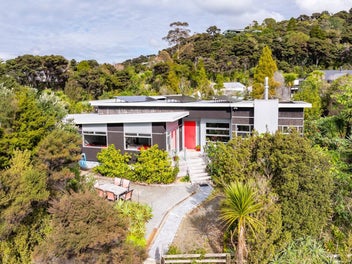 A Stylish Sanctuary in the Heart of Nature