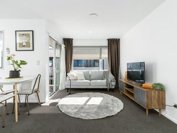 Spacious City-Fringe Style