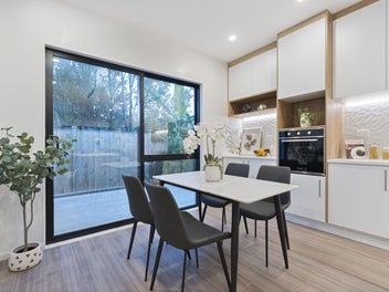 New Stuylish Five Bedroom Home