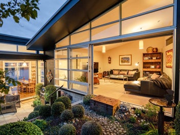 Versatile living and Iconic Views