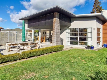 Premium Residence at 'The Oaks'