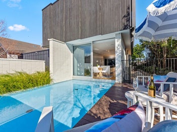 Architectural Excellence in Karaka Harbourside