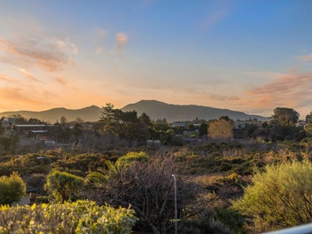 EXCELLENT HOME, ENVIABLE SPOT & EXCEPTIONAL VIEWS