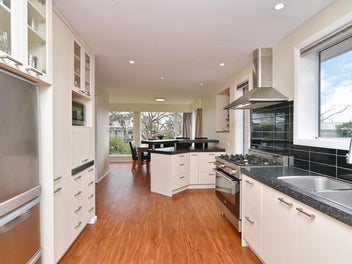 Well Updated, Conveniently Located!