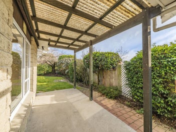 Freehold with LARGE back yard!