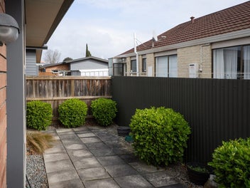Sunny Over-60s Unit in Gladson Villas!