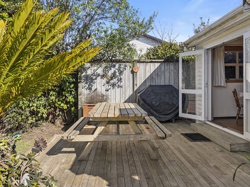 SO MANY OPTIONS AT 1 QUEENS ROAD!
