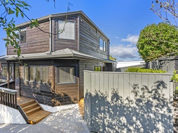 Sunlit & Stylish Remuera Living