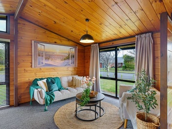 Renovated Lockwood | Sun, Style & Studio