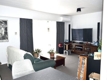 Brick and Tile unit with extra-large back