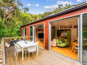 Bush Retreat: Modern Eco Village