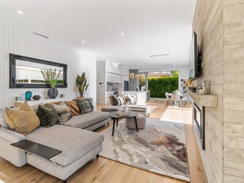 Architectural, Sun-drenched Entertainer