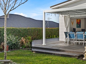 Superb Family Living in the Heart of Riverhead