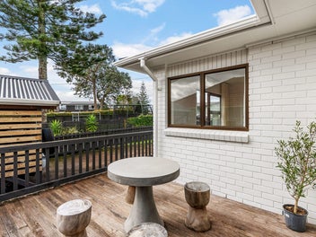 Freehold on coastal edge!