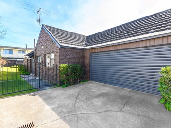 The Golden Kiwi House: A Story of Good Fortune