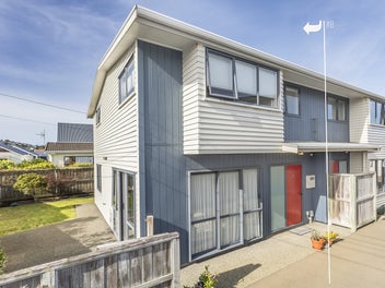 Superb Sun Filled Townhouse with Private Garden