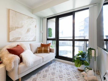 Safe, Renovated, Ready - Walk to Whitecliffe & Uni