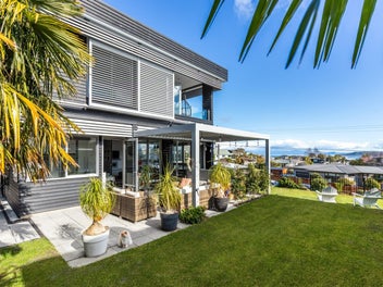 Modern Hilltop home with elevator and views