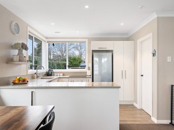 Warm, modern and move-in ready!