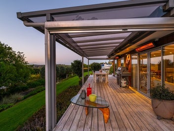 Sunny Entertainers Dream in Private Location