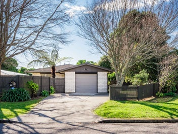 Walk to Town - Garden Precinct!