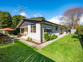 Selling under RV - Garden Precinct cracker