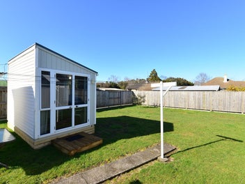 700sqm Freehold - Two Beds + Cabin!