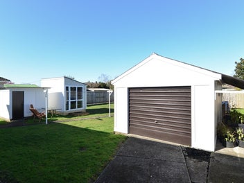 700sqm Freehold - Two Beds + Cabin!