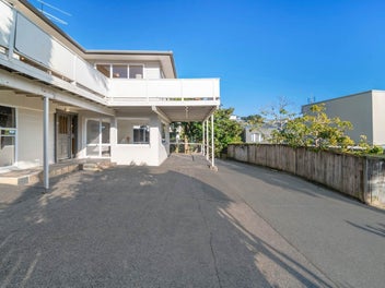 Coastal Living Meets Family Space & Top Schools