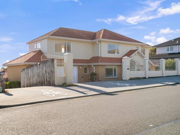 Beautifully Presented Dannemora Family Home