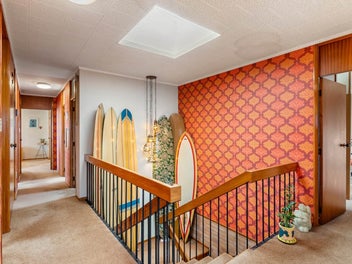 Seaviews, Sunshine & Style - Rare 1970's Treas...