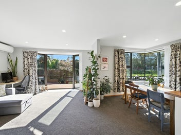 Warm and effortless living in St Martins