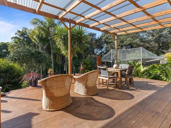 Lifestyle on Suburban Fringe + Multi-Use Addition