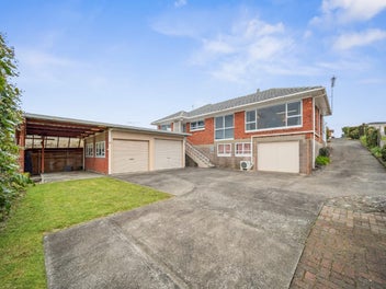 Pakuranga Heights: Renovate, Develop, Land Bank